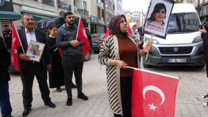 Van’da Anneler Çocuklarını Terörün Pençesinden Kurtarıyor