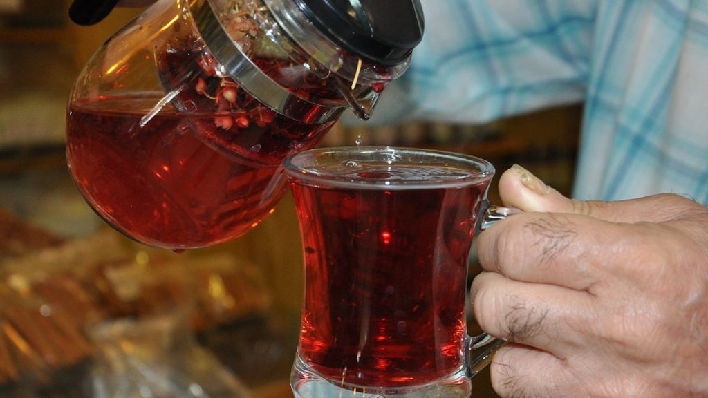 Soğuk havalarda bitkisel çaylara ilgi artı: Uzmanlar uyardı