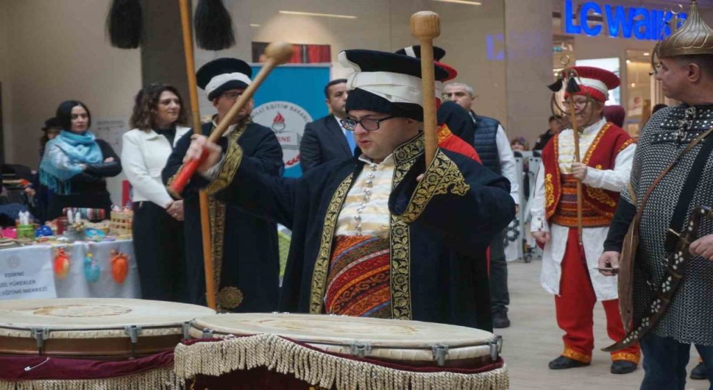 Edirnede özel öğrencilerden mehteran gösterisi