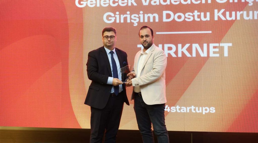 TurkNet’e 2024 Start Up Yatırım Zirvesi’nden ‘Girişimci Dostu Şirket’ ödülü