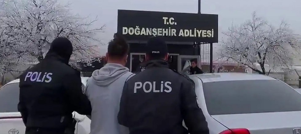 Malatya'da 1 milyon TL değerinde bakır kablo çalan hırsızlar yakalandı