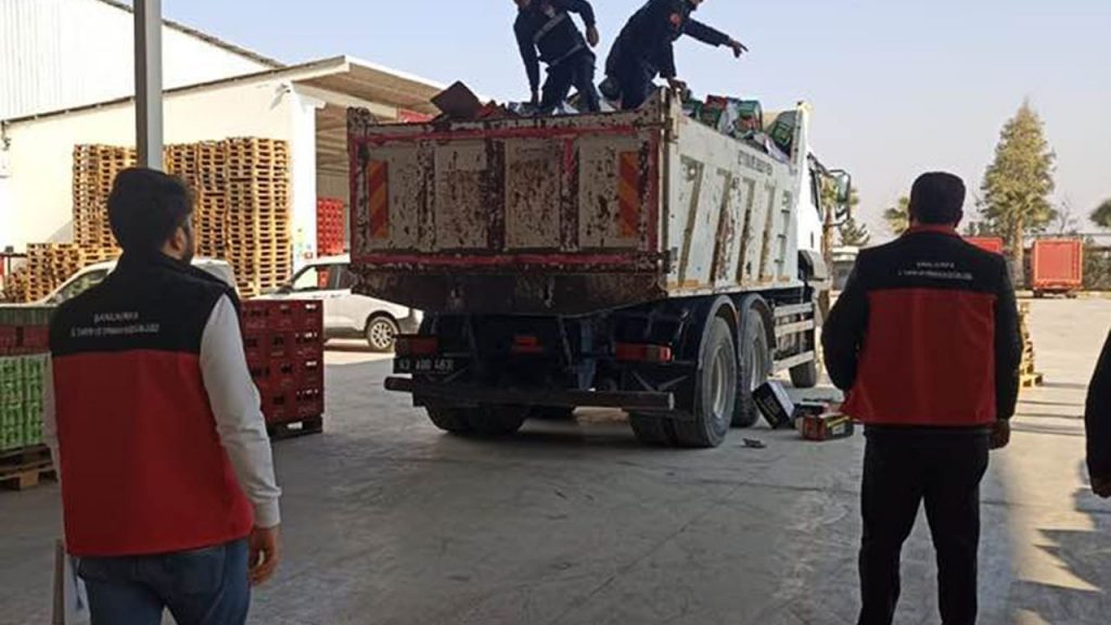 Şanlıurfa’da bin 700 koli bozuk ürün ele geçirildi