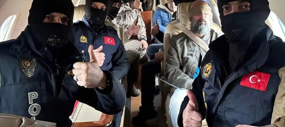 Kırmızı bültenle aranan suç örgütü yöneticileri Türkiye'ye getirildi