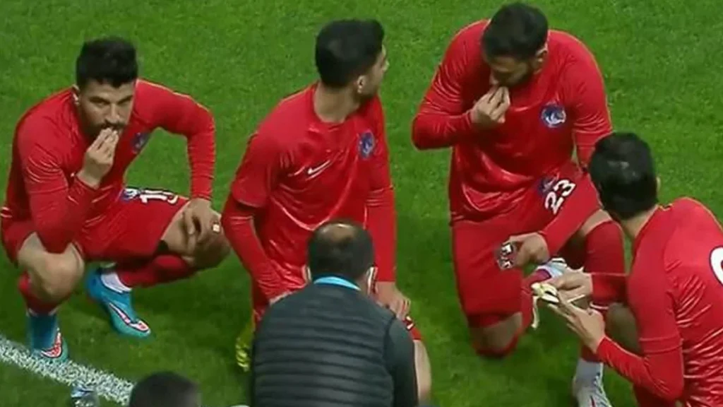 UEFA hakemleri uyardı: Oruç açacak oyunculara destek olun