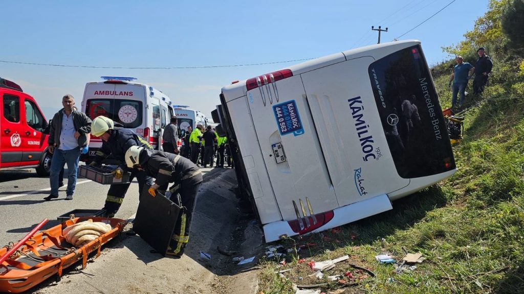 Yolcu otobüsü devrildi: 1 ölü, 2 yaralı