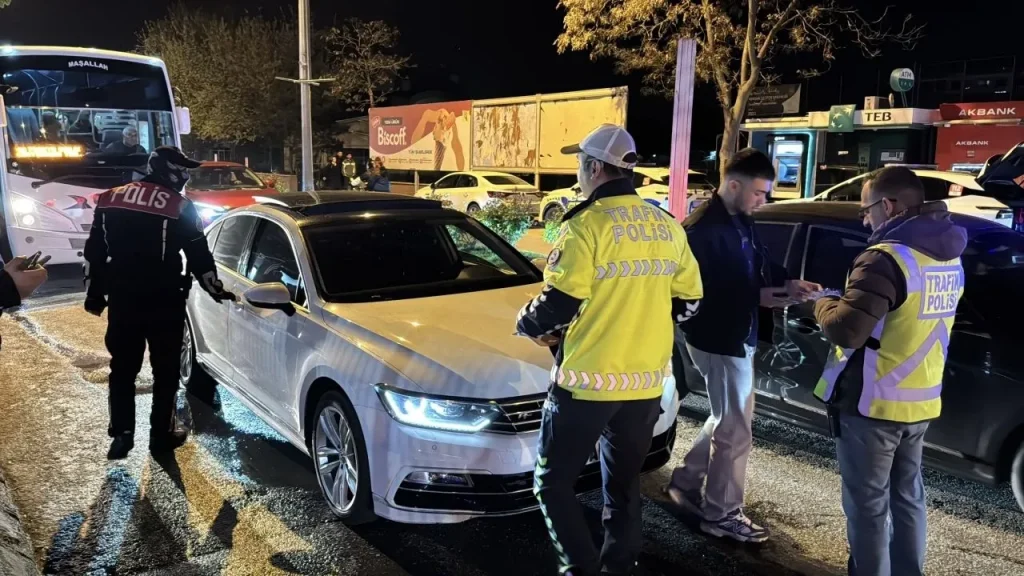 Edirne'de bir otomobilde 70 mermi ele geçirildi