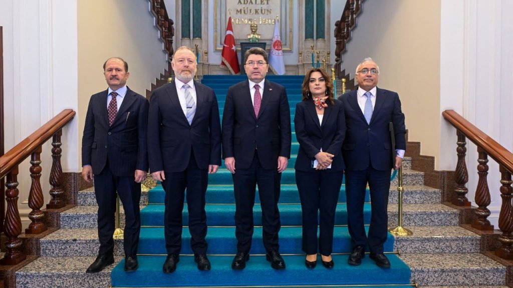 DEM Parti heyeti, Adalet Bakanı Yılmaz Tunç ile görüştü