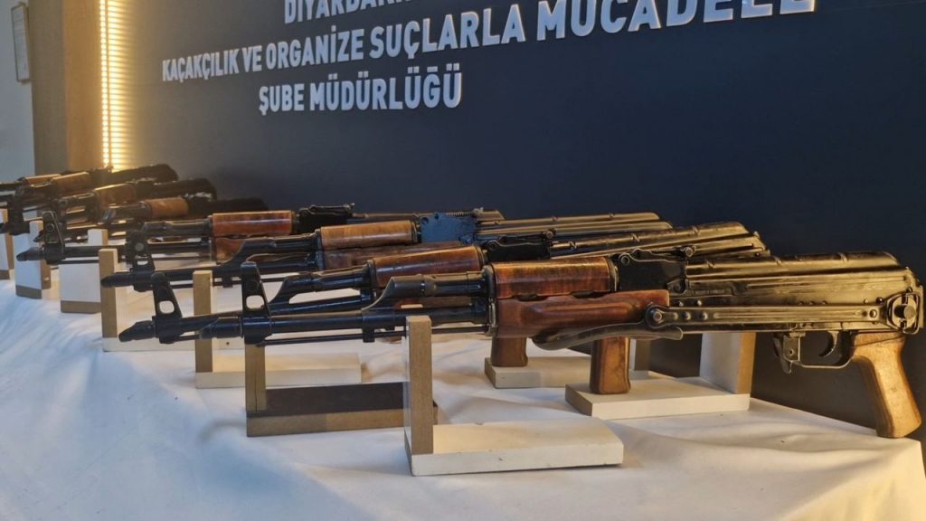 'Uluslararası silah kaçakçılığı'na 3 tutuklama