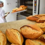 Alanya’da ekmek savaşı! 12,5 TL’lik ekmek 6 TL’ye düştü, halk sıraya girdi