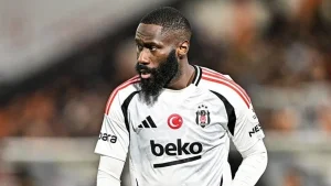 Beşiktaş'ta Masuaku kalıyor mu? Fenerbahçe derbisi sonrası sürpriz gelişme