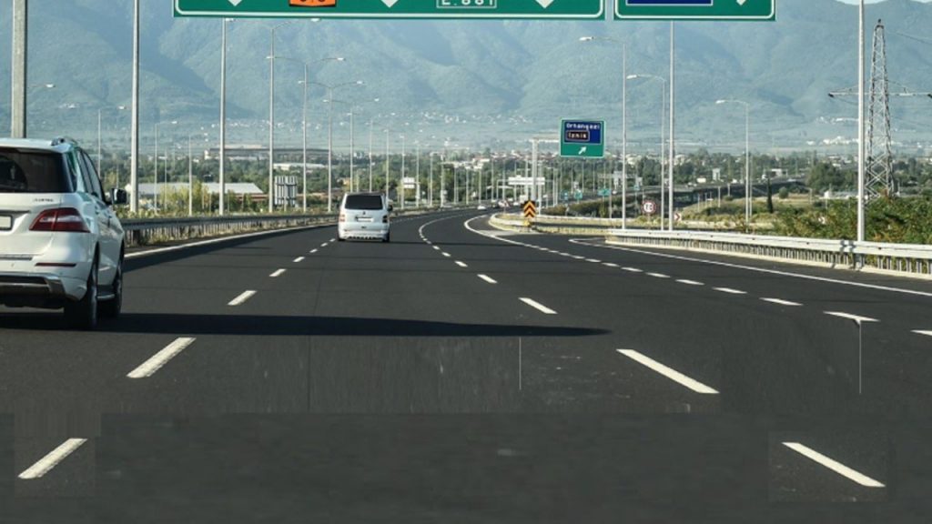 O-4 Otoyolu’nda üstyapı yenileme çalışması.. Bu istikamet trafiğe kapatılacak