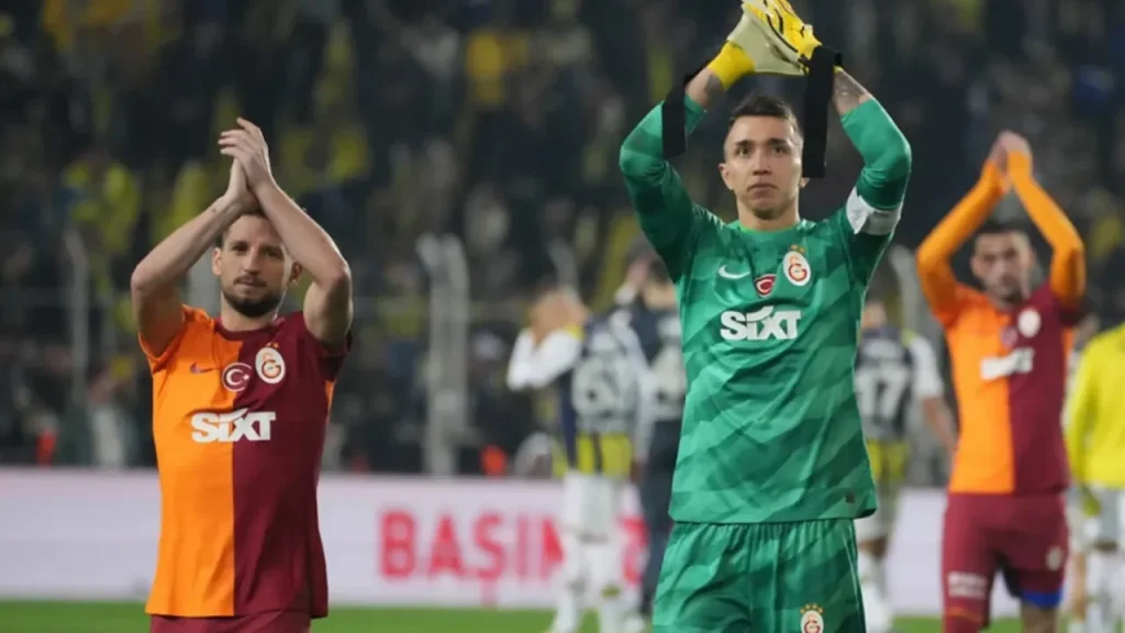 Galatasaray’da bir devir kapandı: Yıldız isim futbolu bırakıyor