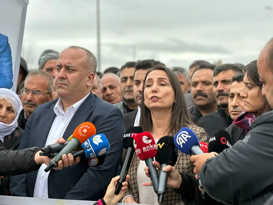DEM Parti'den Selahattin Demirtaş'a ziyaret