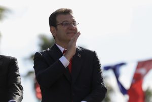 ekrem imamoglu el sallarken Y93Ibh