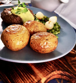 Bøf med franske ærter & Sauce Bearnaise