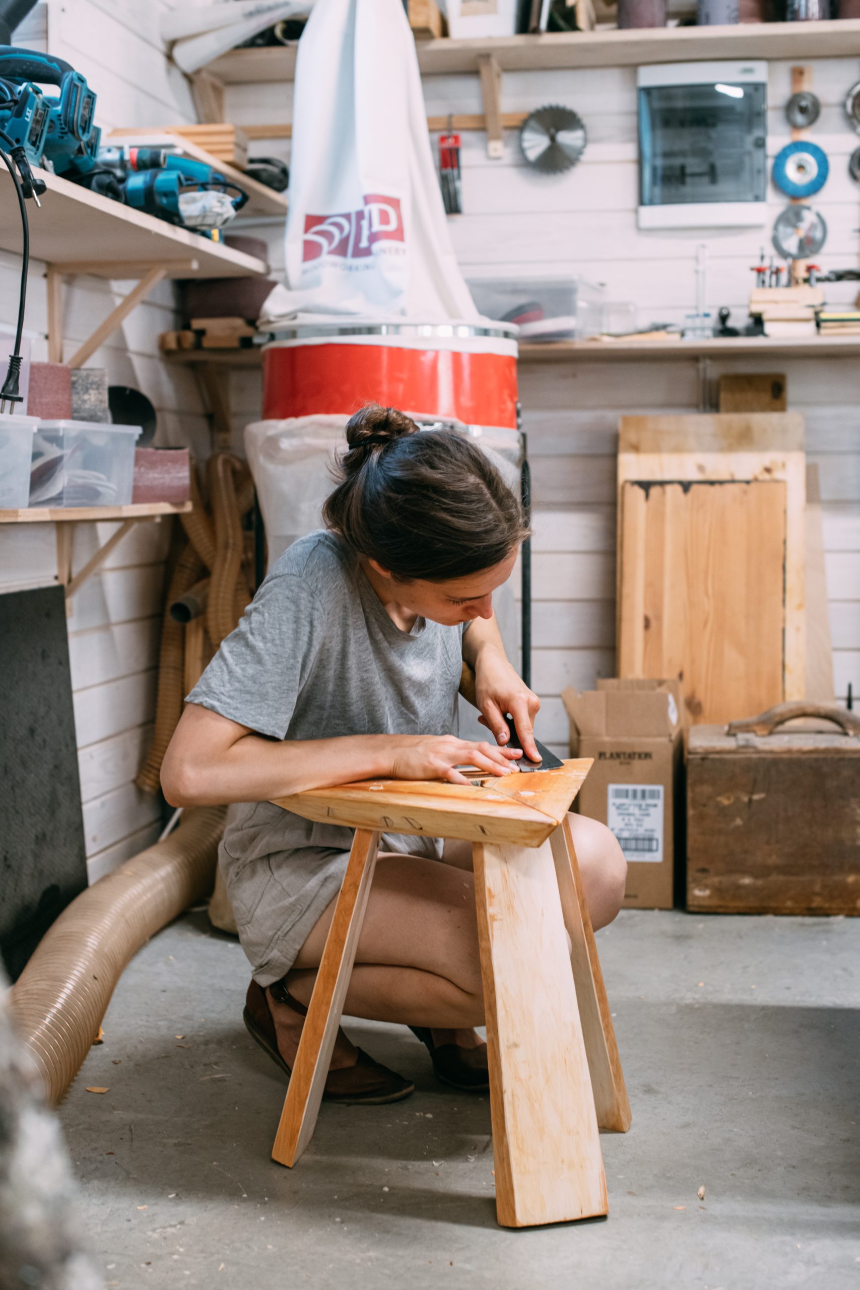 LOW-TECH STOOL