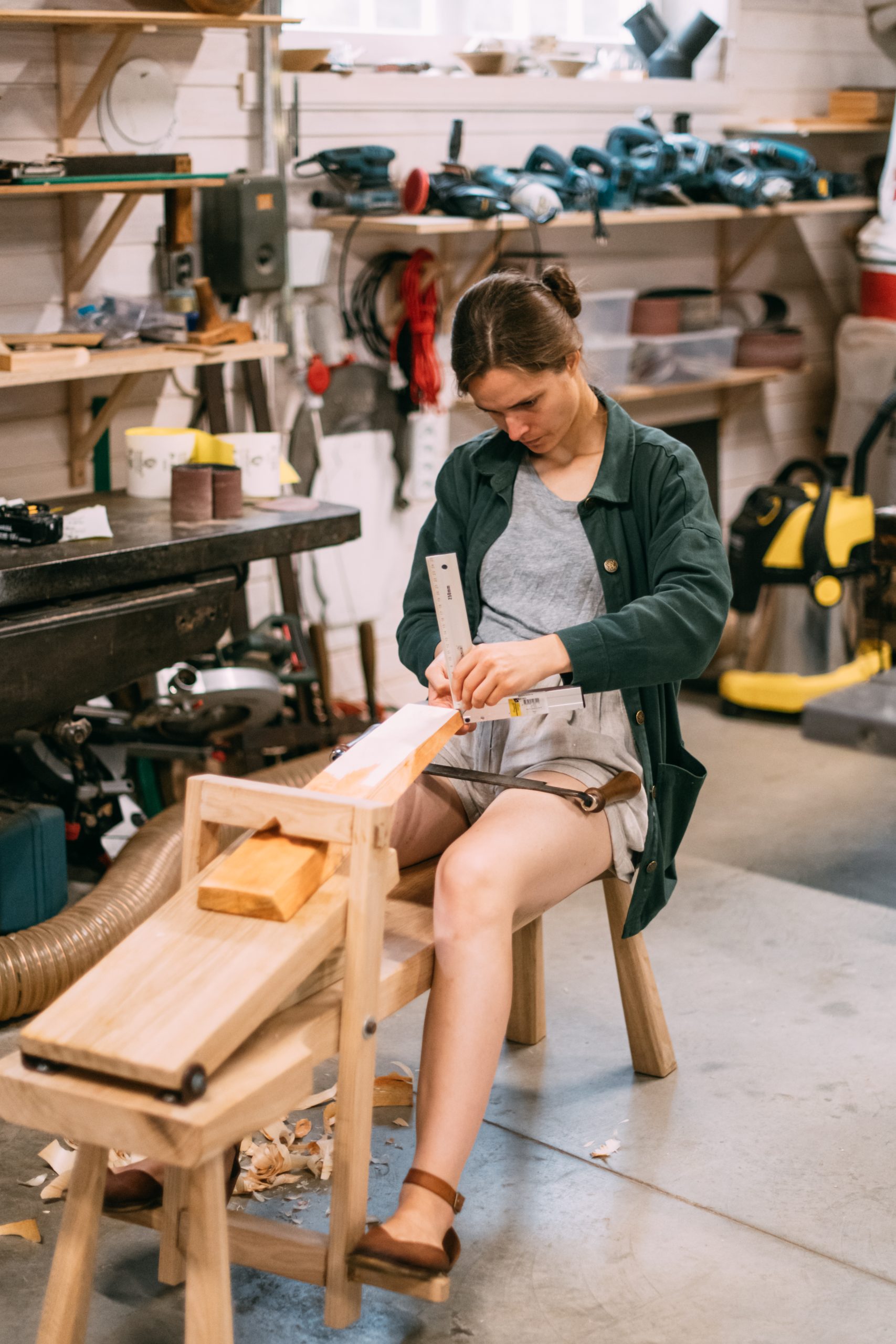 LOW-TECH STOOL