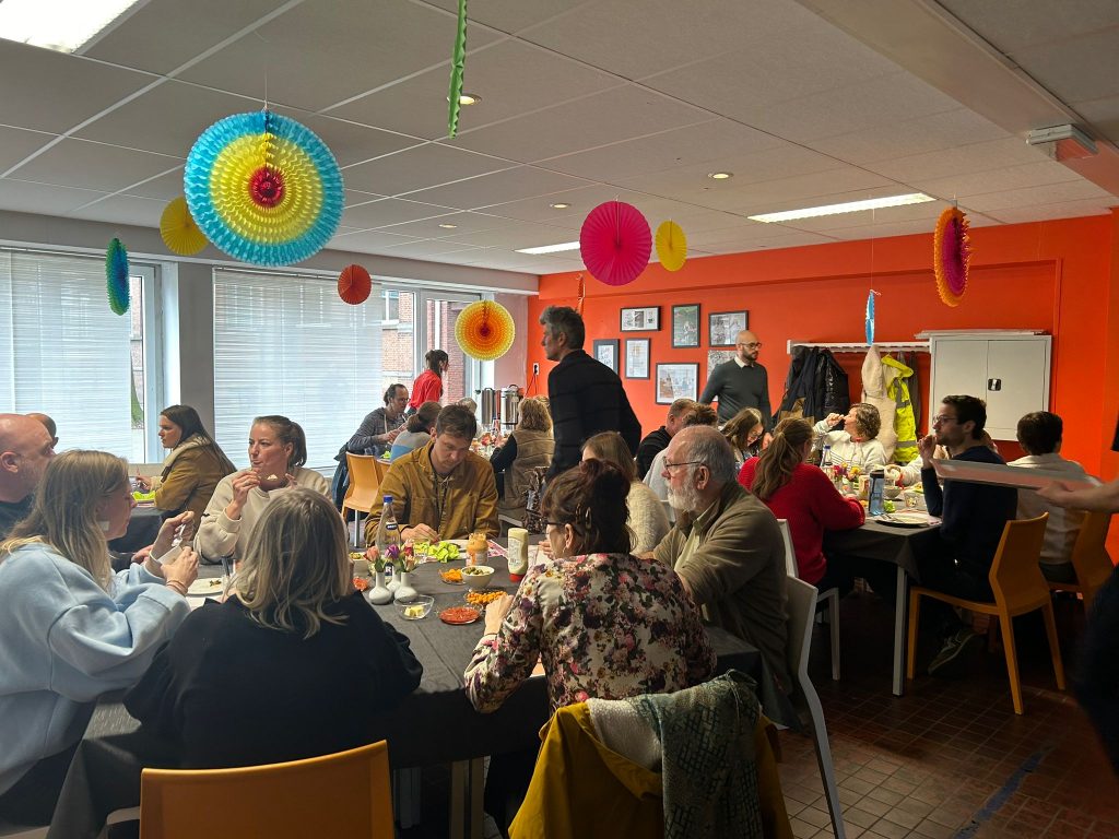 Leerlingen 5WTW koken voor hun leerkrachten