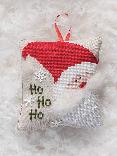 Christmas yarn crafts comes in all shapes, here a Santa pillow ornament