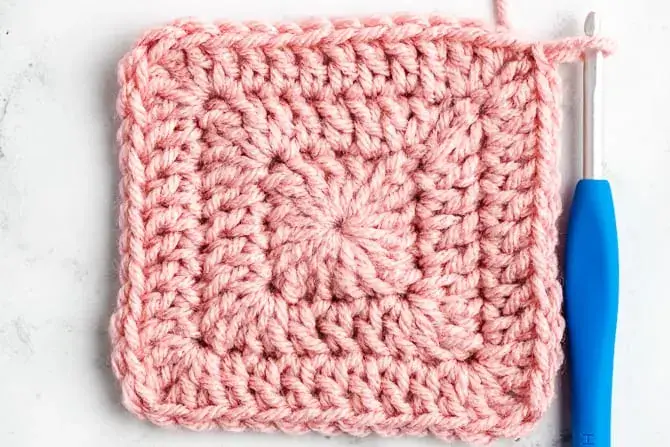 Heart Granny Square Crochet Pattern - GoldenLucyCrafts