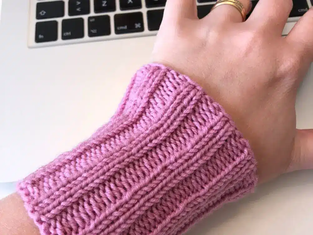 How To Knit Wrist Warmers - Beginner Knitting Pattern