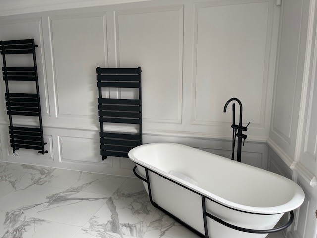 https://usercontent.one/wp/www.dscottandsons.co.uk/wp-content/uploads/2023/11/Bathampton-Manor-wet-room-with-Large-format-marble-effect-3.jpeg?media=1702763050