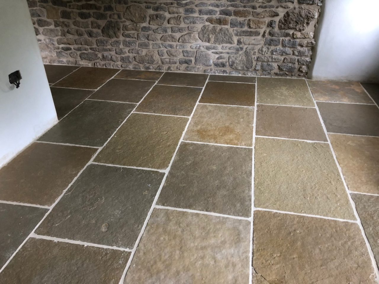 Limestone Flagstone floors (30)