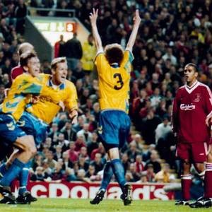 Ebbe Skovdahl peger på sejren over Liverpool i 1995 som den bedste kamp og sit mest stolte øjeblik. Dan Eggen scorede Brøndby IF's sejrsmål. Foto: Polfoto.