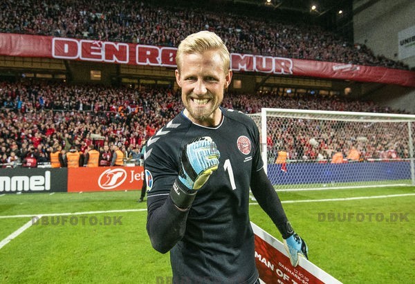 Målmand Kasper Schmeichel er en absolut nøglefigur i den danske EM succes og står fremragende. (Foto: DBU/Anders Kjærbye/fodboldbilleder.dk)