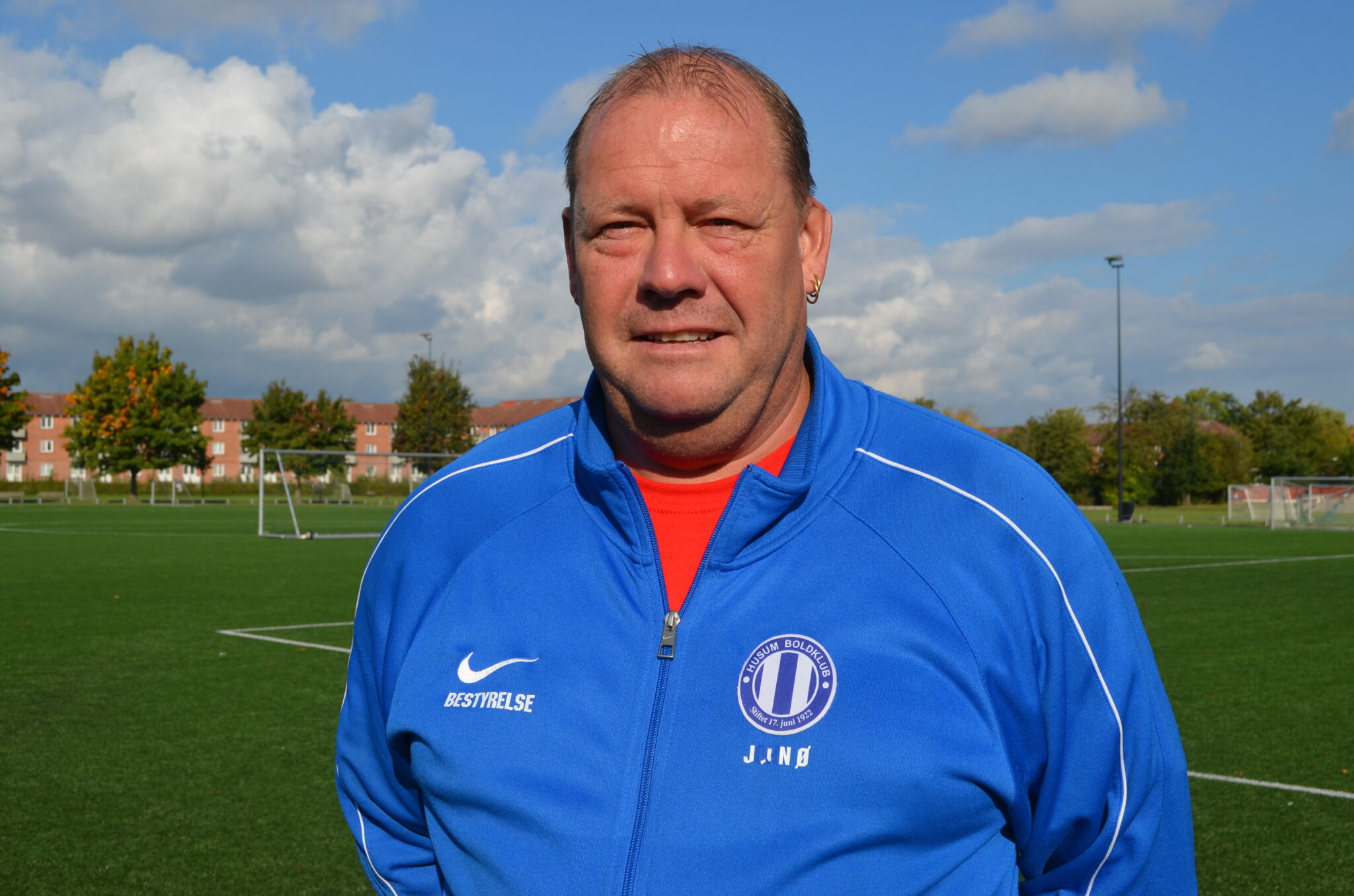 Johnny Nielsen, formand for Husum Boldklub, er stolt over, at det lykkedes at skaffe penge fra Københavns Kommune og andre fonde til at anlægge kunststofbane og nyt klubhus. To projekter der var undervejs og så dagens lys efter næsten 15 års bestyrelsesarbejde. (Foto: DTU)