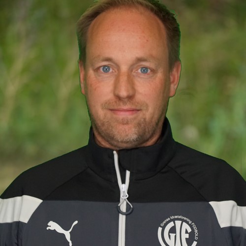 Hans Jensen er træner for F.C. Djurslands U19 Liga 2, som indtil videre har vundet alle kampe.
