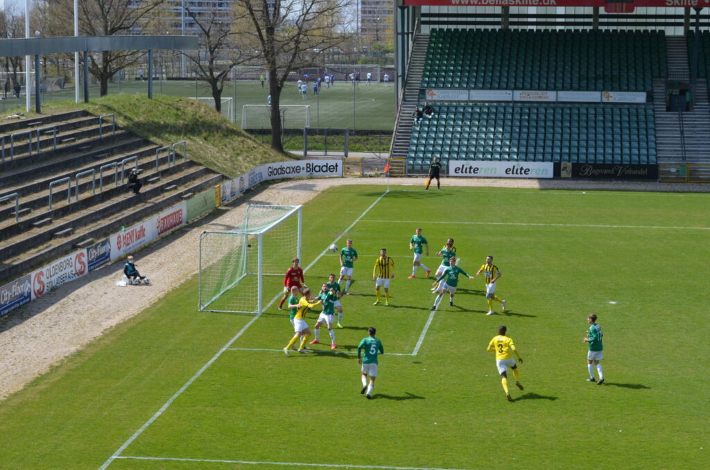 Brønshøj havde svært ved at komme frem til de helt store chancer mod AB’s solide defensiv. (Foto: DTU)