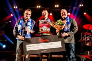 Yderst til højre: Formand for Strib IF, Henrik Pedersen, ved modtagelsen prisen som Årets Fodboldklub på Fyn i 2019". (Foto: Strib IF)