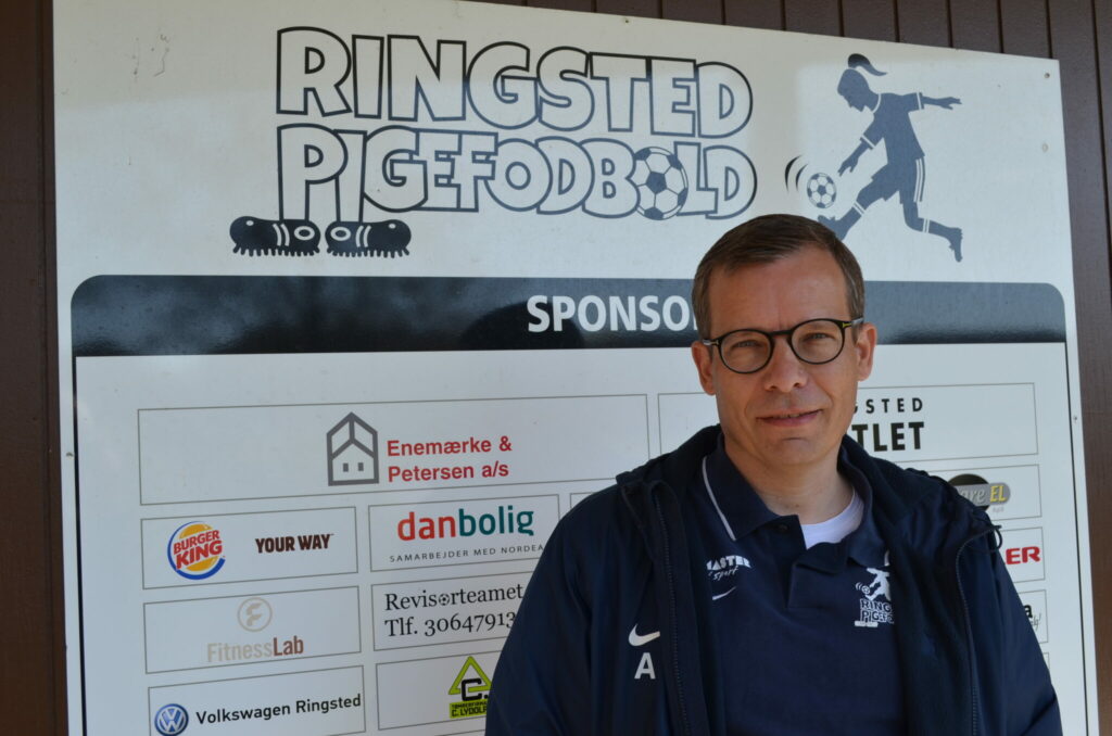Asbjørn Petersen er U16-træner og bestyrelsesmedlem i Ringsted Pigefodbold ser frem til klubbens engagement i DBU’s Børnefodbold. I civil er han økonomichef i Borup Kemi. (Foto: DTU)