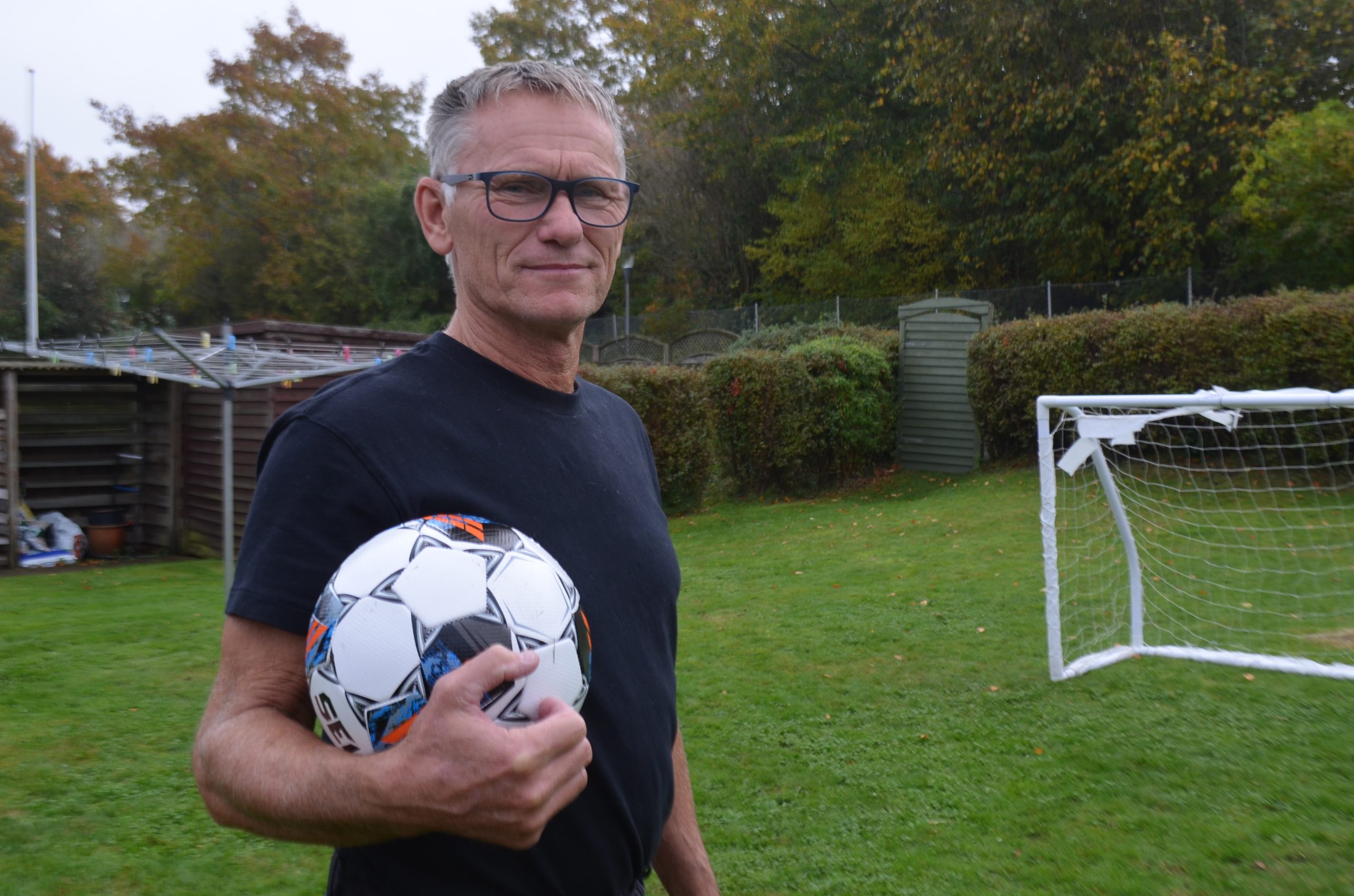 Søren Lindsted vil altid være den eneste dansker, der kan sige, at han har spillet sammen med verdens bedste fodboldspiller – Pelé. (Foto: DTU)