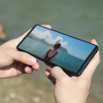 Sony Xperia 1 VI skærm med en kvinde på stranden