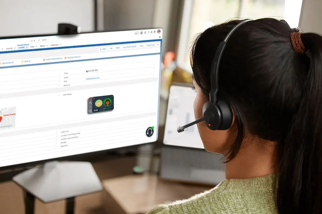 Jabra Engage AI kvinde i call center