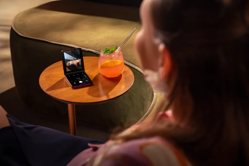 Motorola Razr 60 Ultra telefon med foldbar skærm