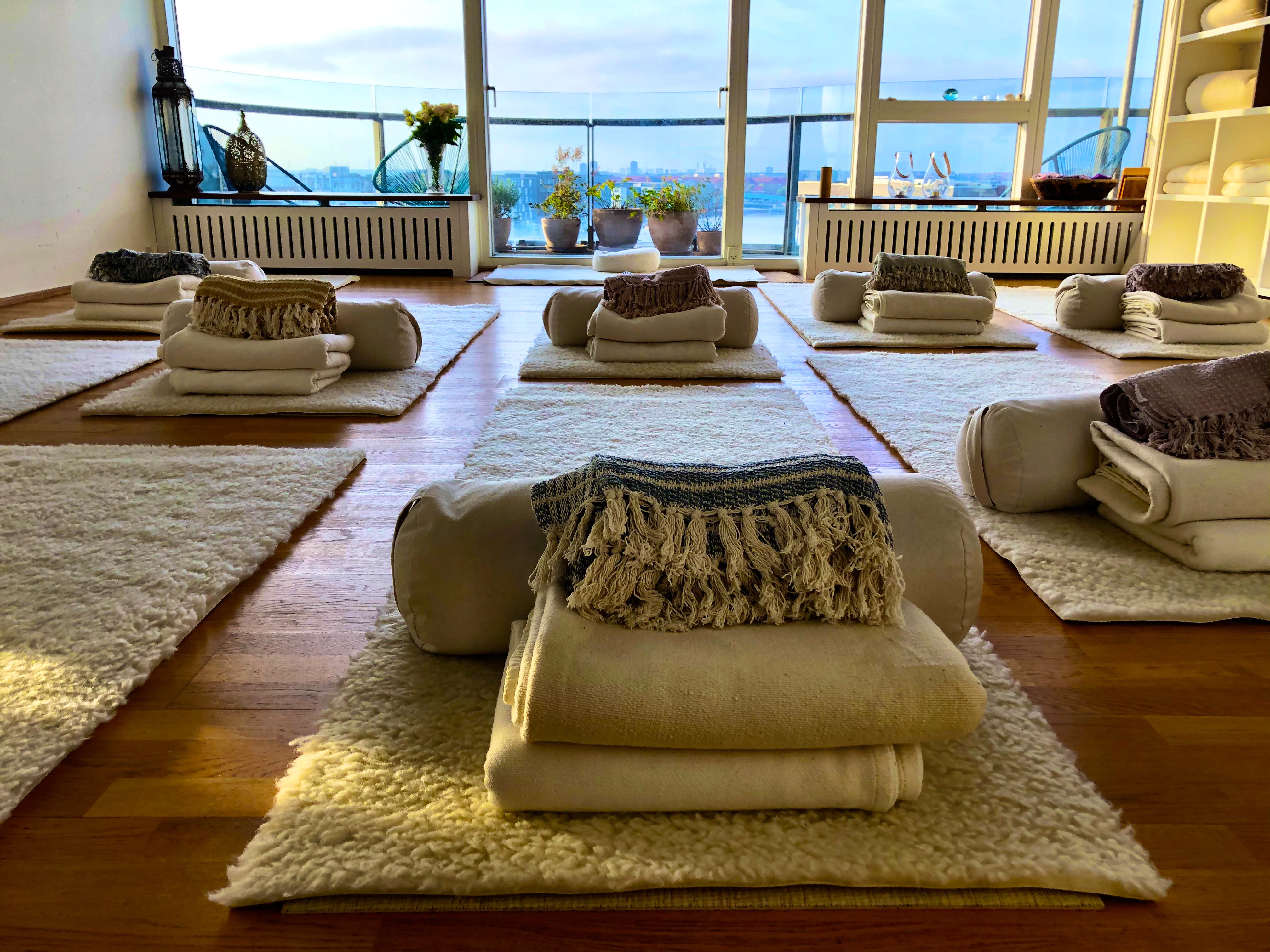 Open Flow Yoga Deluxe: 4-week course