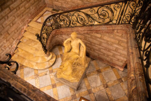 Looking down into the entrance of the Hôtel de Pams