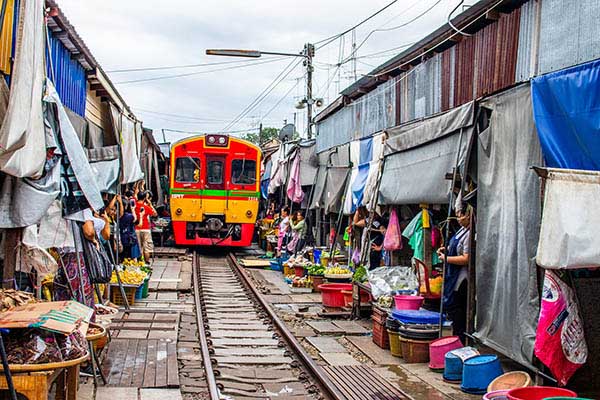 GIORNO 8 - Mercato sulla ferrovia e Mercato galleggiante