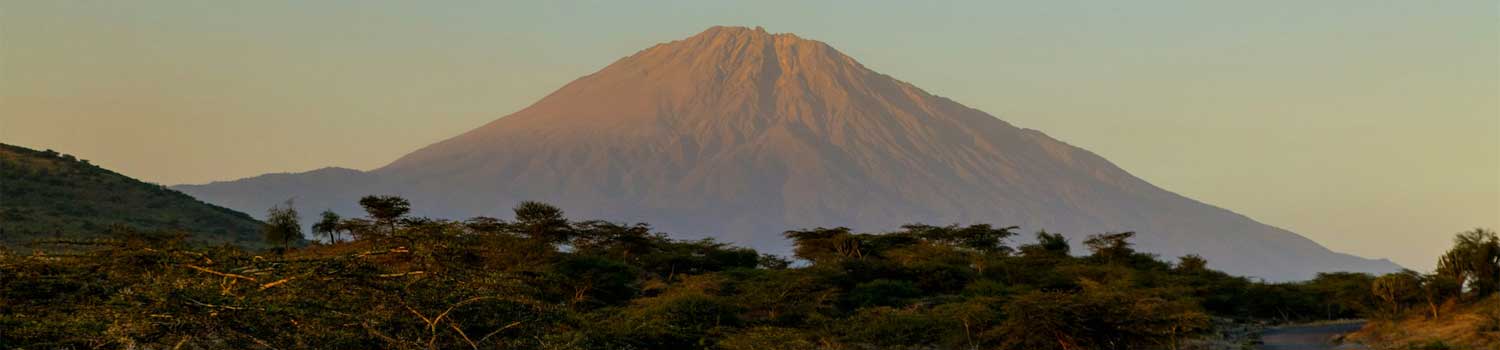 Il monte Meru visto da Arusha in Tanzania