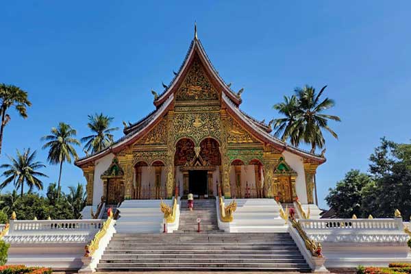 Giorno 2 - Visita di Luang Prabang e crociera sul Mekong al tramonto