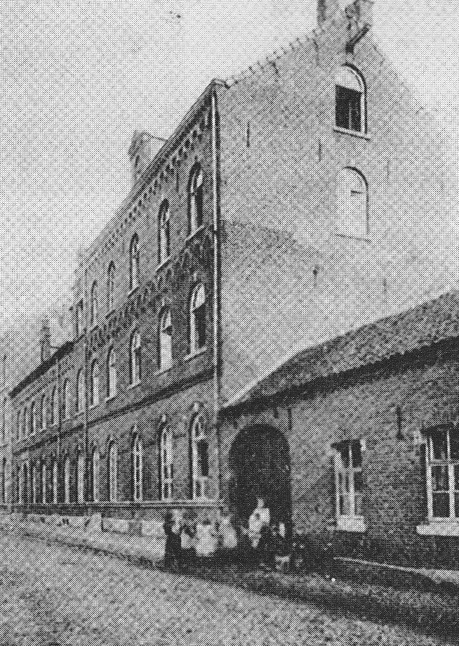 Echt. 1880. Wijnstraat . Klooster en pensionaat.