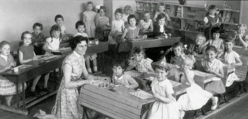 Angelaschool. Ca. 1959. Juffrouw Munnichs voor de klas.