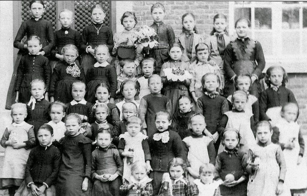 Angelaschool. Ca. 1900.