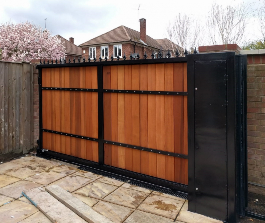 Sliding gate installation