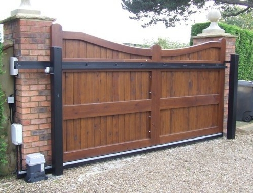 Sliding wooden electric gate