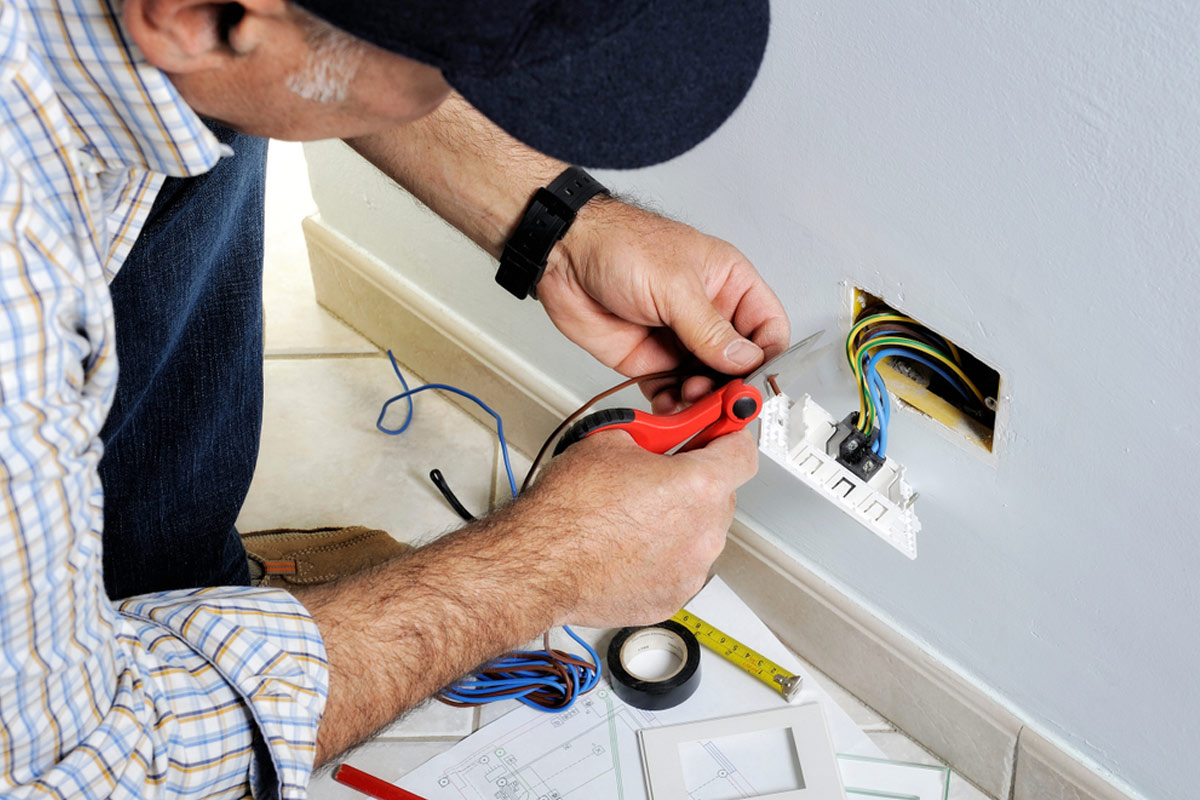 EICR Electrician Leeds 0113 3909670 N