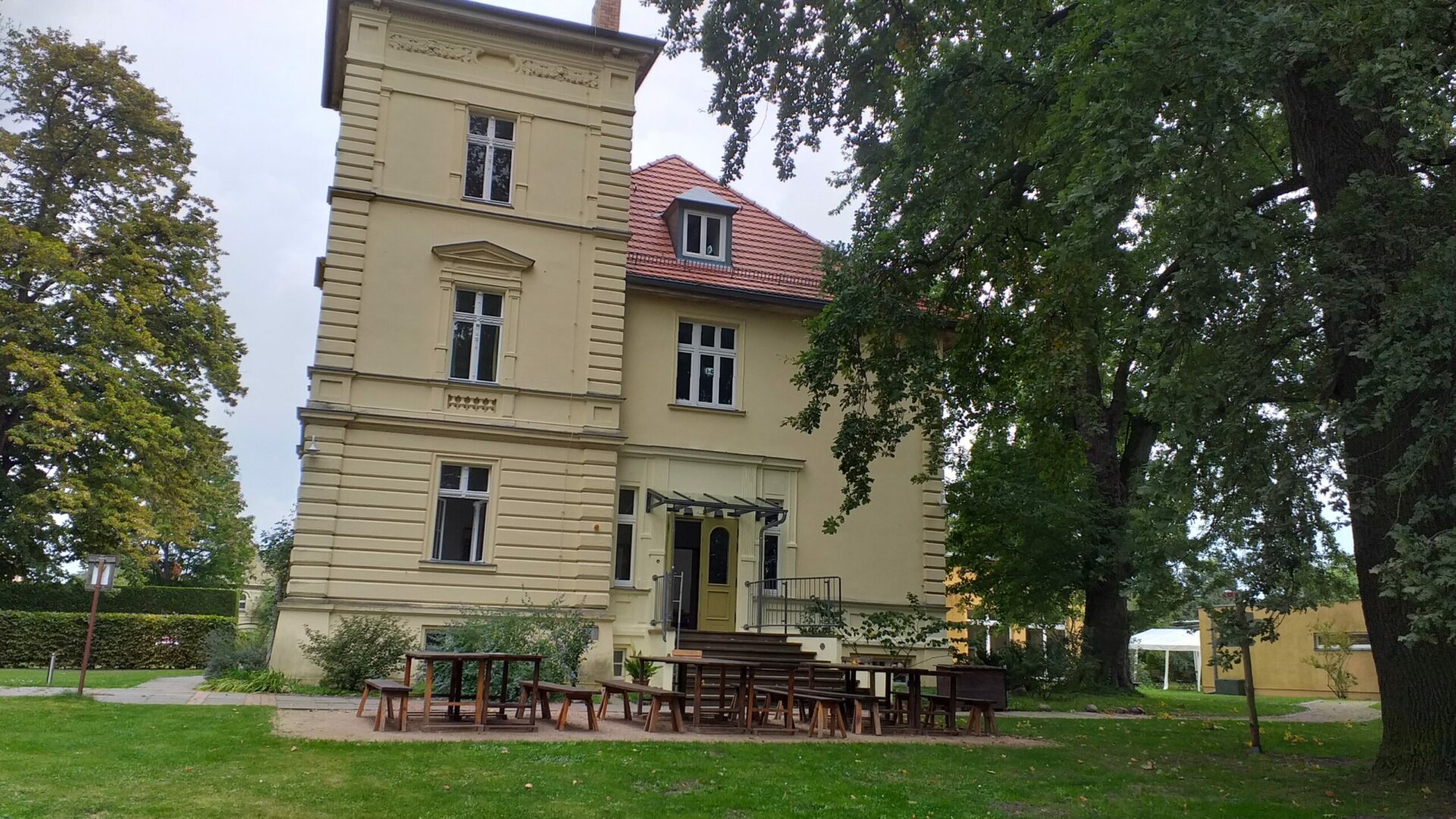 12 von 12 im September 2021 findet in der Villa Fohrde in Havelsee in Brandenburg statt.